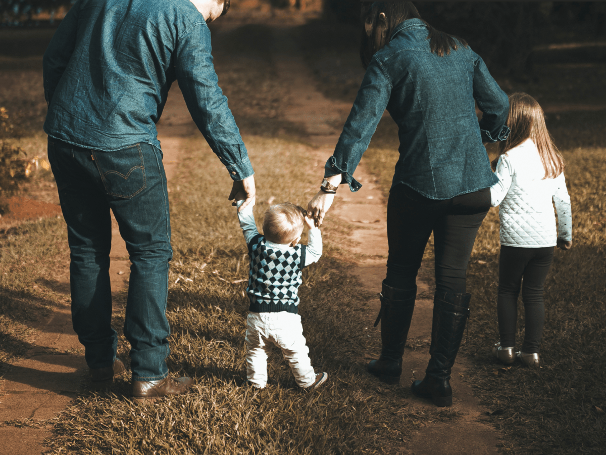 Fall Back Time Change Survival Guide: How to Help Your Baby or Toddler Adjust&nbsp;Smoothly